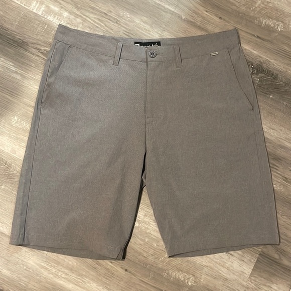 Travis Mathew Mens size 36 golf shorts - Picture 1 of 4
